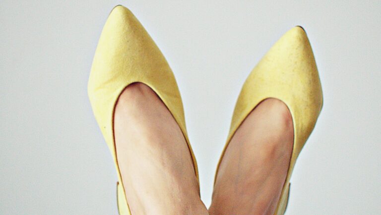woman wearing yellow stiletto's